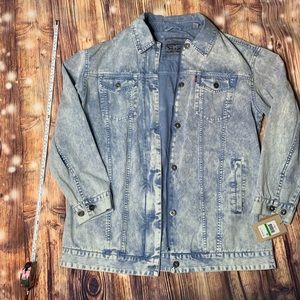 NWT PREMIUM LEVI’s LONG denim jacket!